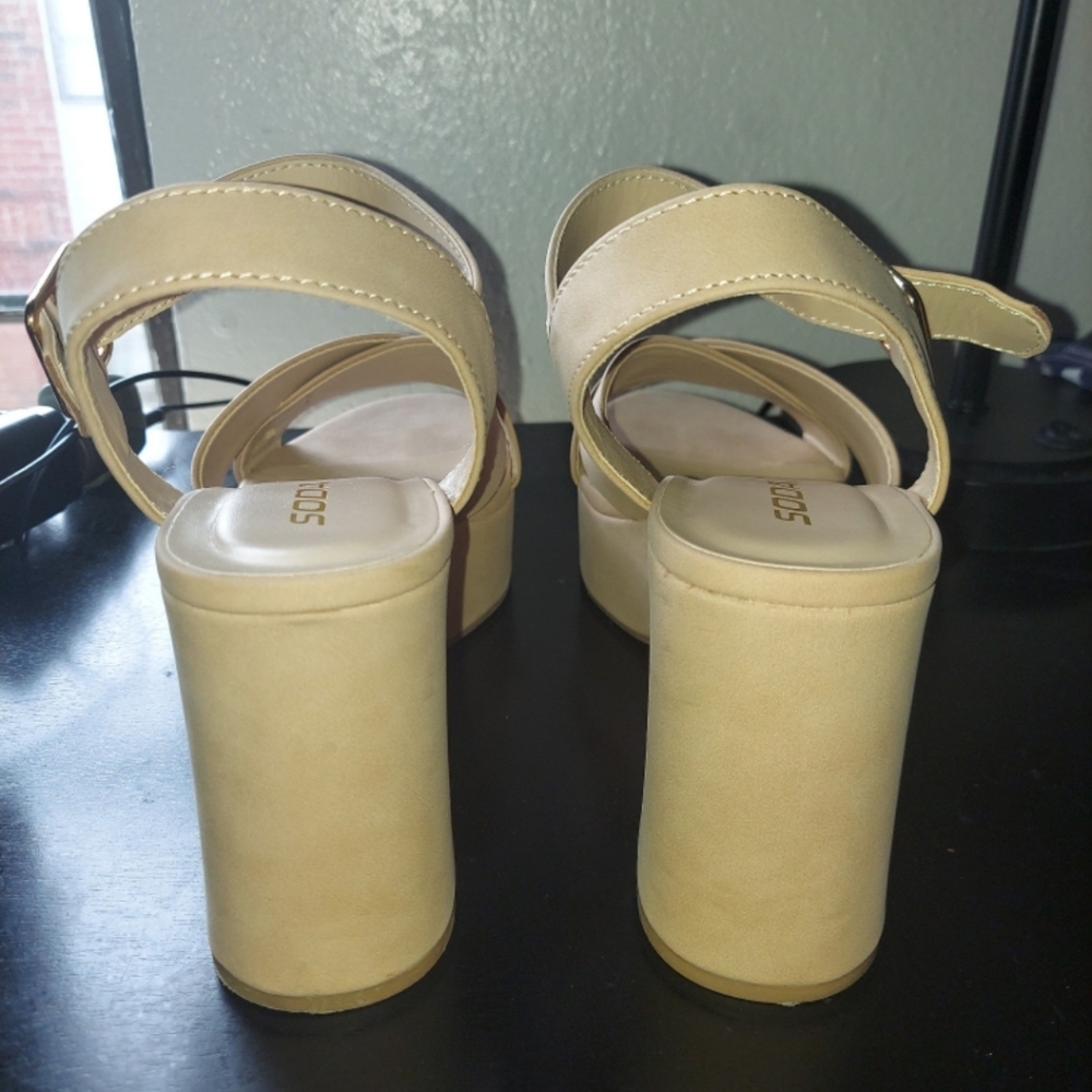 Chunky platform heel